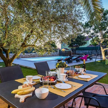 Pietra By Interhome Galižana